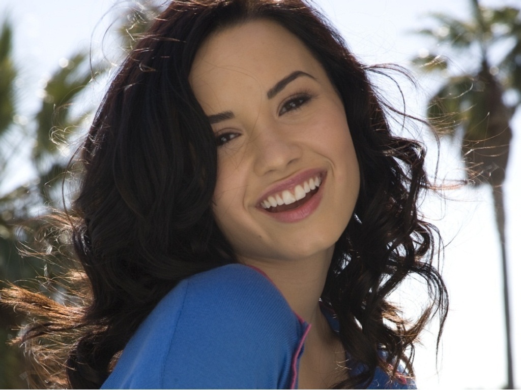 Demi-Wallpaper-demi-lovato-19764818-1024-768