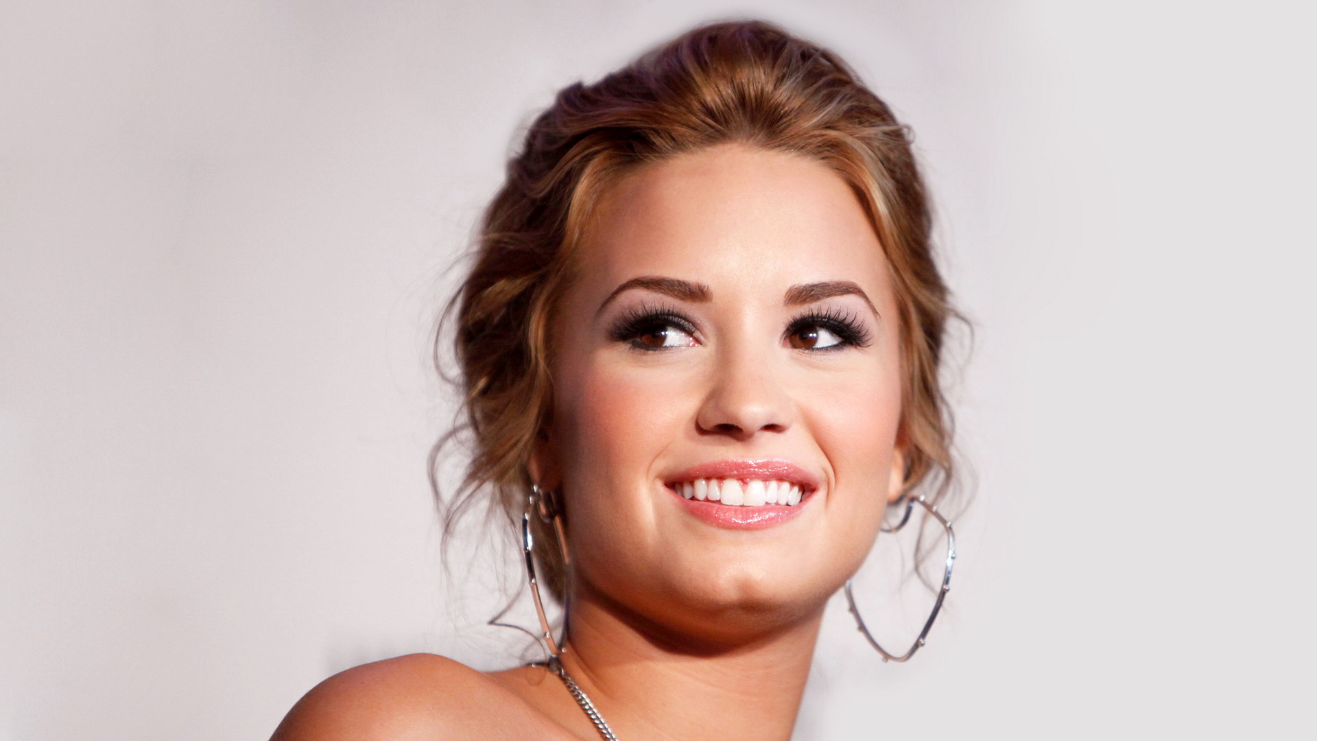 Lovato-demi-lovato-30600650-1920-1080