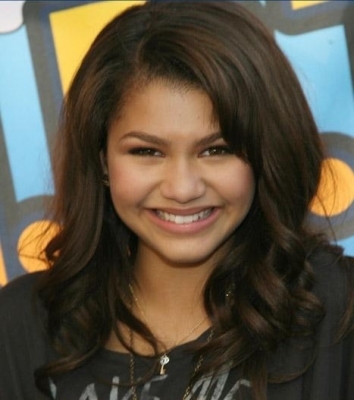 RADIO-DISNEY-S-N-B-T-NEXT-BIG-THING-CONCERT-TOUR-15-OCTOBER-2011-zendaya-coleman-26111051-354-400