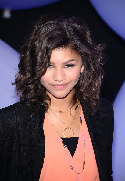 Zendaya+Coleman+Shoulder+Length+Hairstyles+SKHYhg4lZMol