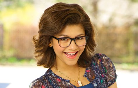 Zendaya-Coleman-as-Halle-on-frenemies-zanzoonfan-and-sarahvrose755-28213531-474-302